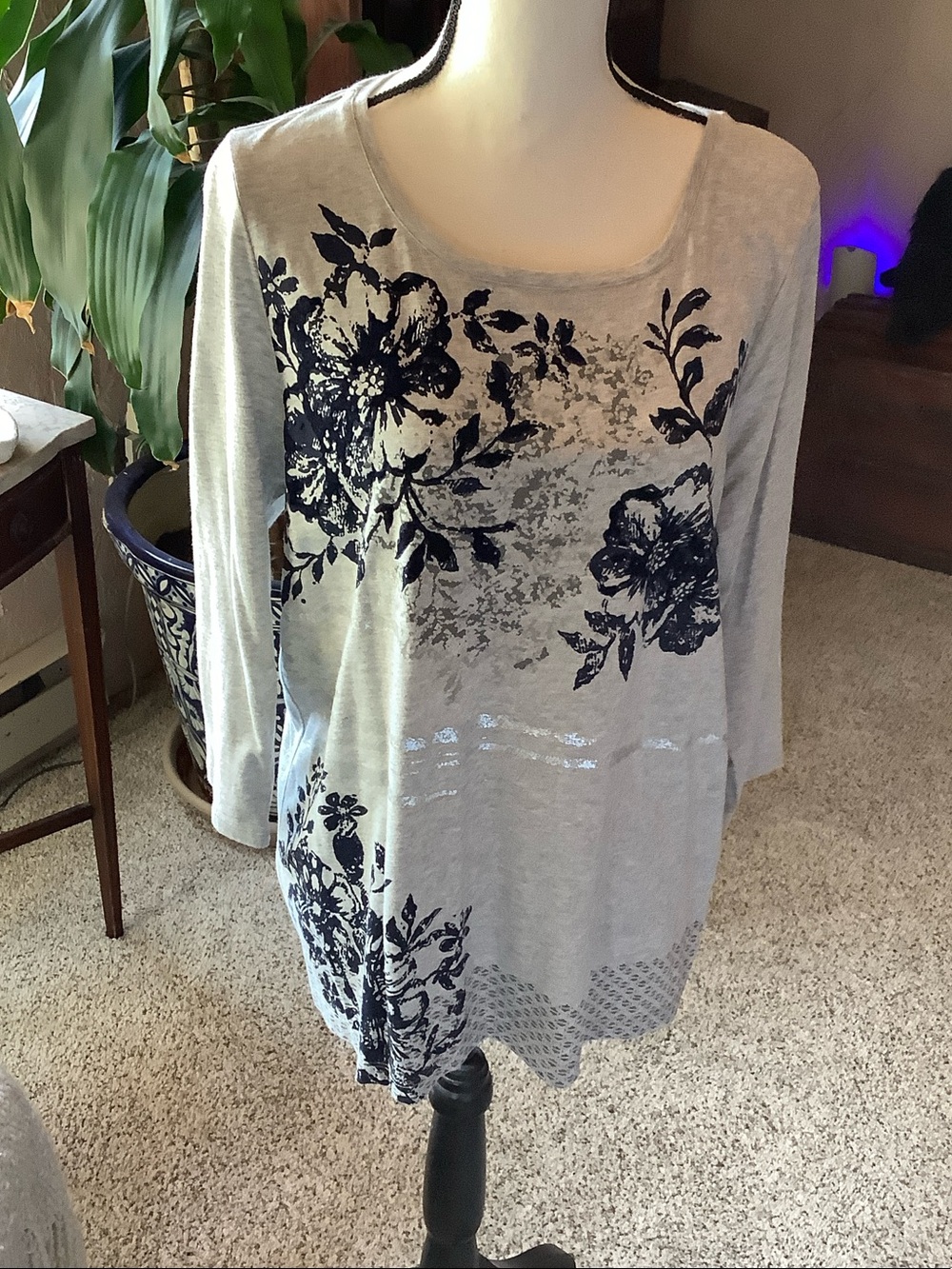 NWOT Chico's Zenergy Light Gray Tunic with Black Floral Print